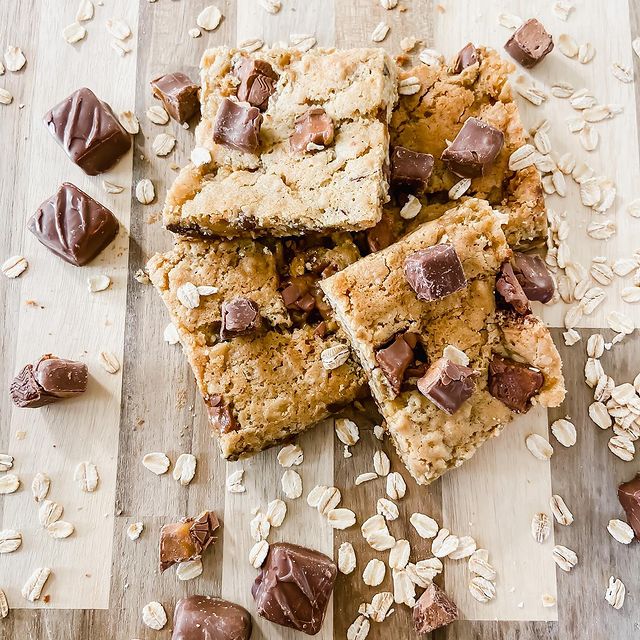 Chocolate Chip Oatmeal Candy Bars